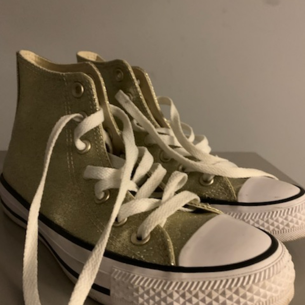 Gold Converse size 6